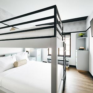 Guest room 2 Queen bunk
